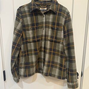 Magellan Outdoors Green and Gray Plaid Button Down Shirt Thick Warm Material